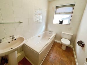 Family Bathroom- click for photo gallery